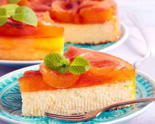 Чизкейк с консервированными персиками