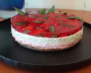 Клубнично-базиликовый чизкейк