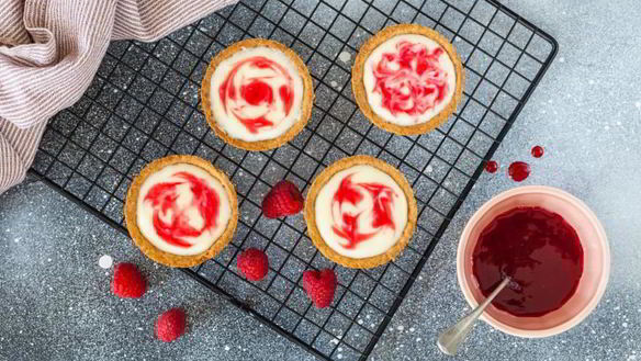 Рецепт Мини-чизкейков с малиной