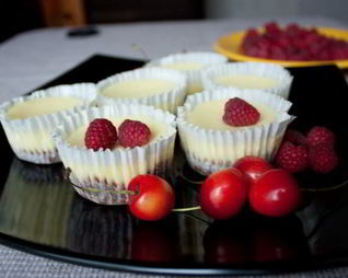 Мини-чизкейки с ягодами