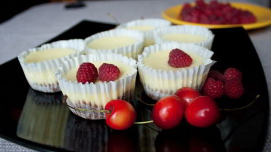 Рецепт мини-чизкейков с ягодами