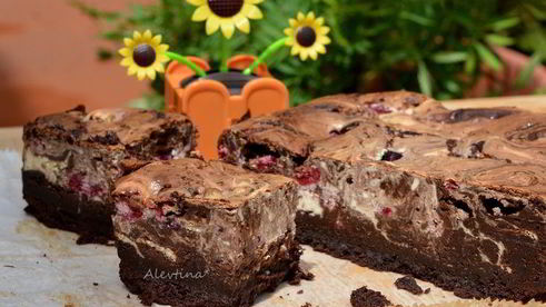 ягодный брауни чизкейк