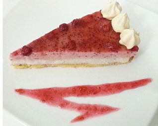 Землянично-банановый чизкейк с меренгами