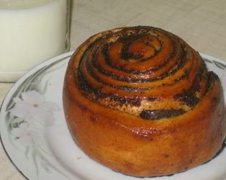 Дрожжевые рулетики с маком Лакомка