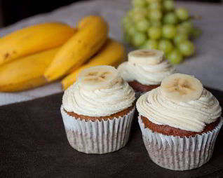 Банановые капкейки с корично-медовым кремом