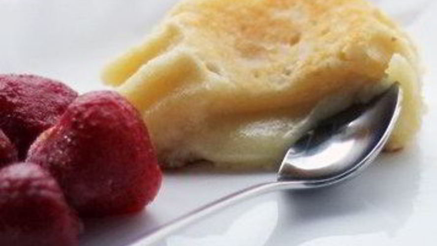 Рецепт белого фондана с клубникой