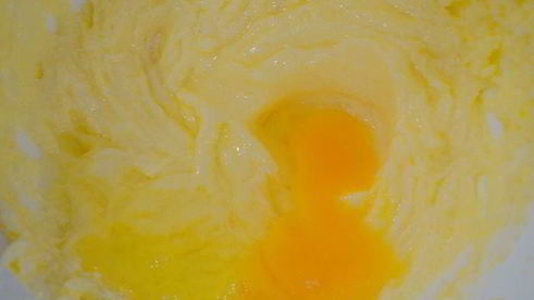 кабачковый кекс-кольцо с шоколадом и орешками