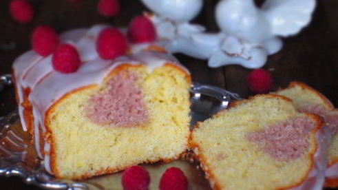 кекс с малиновым сердечком