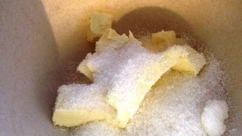 кекс с вишней и орехами