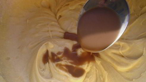 кекс с вишней и орехами