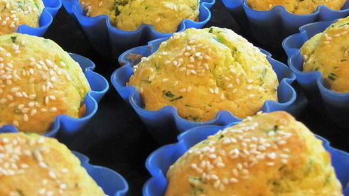 кексы закусочные с адегейским сыром, травами и кунжутом