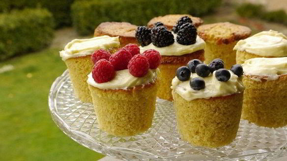 Рецепт Кокосовых капкейков со свежими ягодами