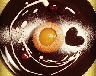 Миндальные кексы с персиками