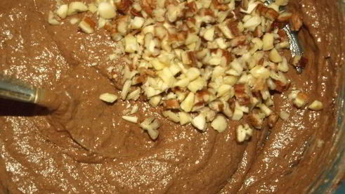 шоколадный кекс с миндалем и орехами пекан