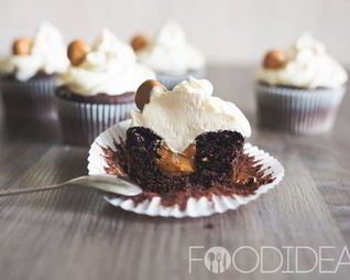 Шоколадные капкейки с начинкой