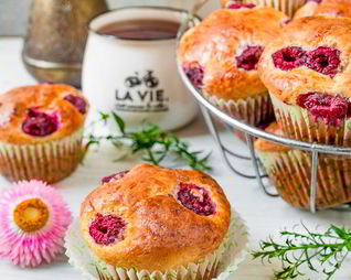 Творожные кексики с малиной