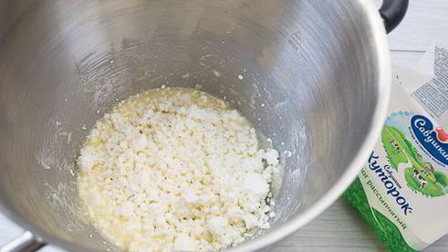 творожные кексики с малиной