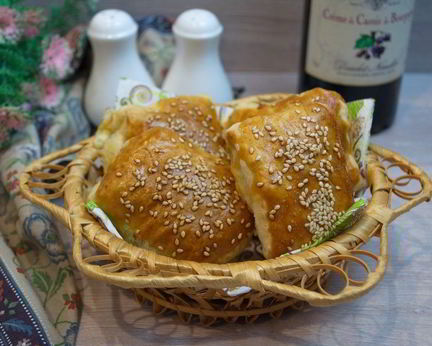 Хачапури из бездрожжевого слоеного теста