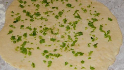 багет с чесноком и зеленью