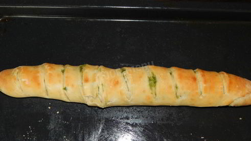 багет с чесноком и зеленью