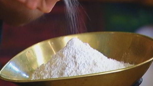 банановый хлеб с шоколадом и орехами