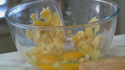 банановый хлеб с шоколадом и орехами