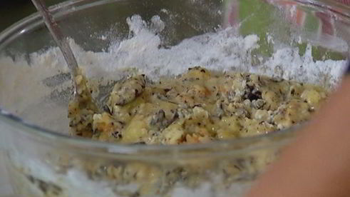 банановый хлеб с шоколадом и орехами