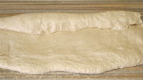 батон к чаю на бездрожжевой пшеничной закваске