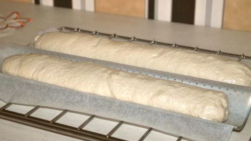 батон к чаю на бездрожжевой пшеничной закваске