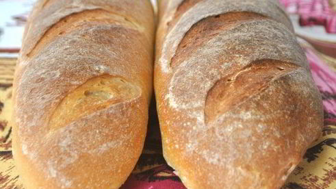 батон к чаю на бездрожжевой пшеничной закваске