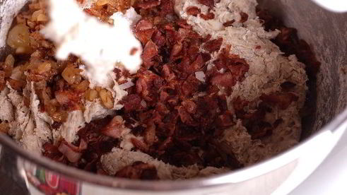 батоны на пшеничной закваске с беконом и луком