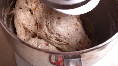 батоны на пшеничной закваске с беконом и луком