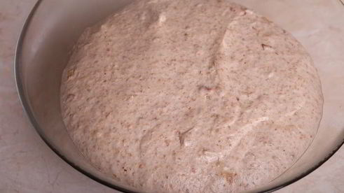 батоны на пшеничной закваске с беконом и луком