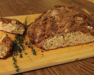 Домашний хлеб с пармезаном и тимьяном