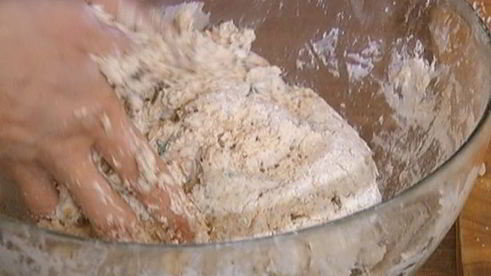 домашний хлеб с пармезаном и тимьяном