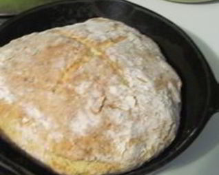 Ирландский содовый хлеб в чугунной сковородке