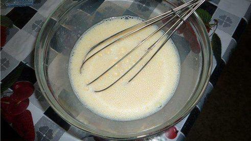 хала — плетеная булка с маком