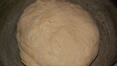 хала — плетеная булка с маком