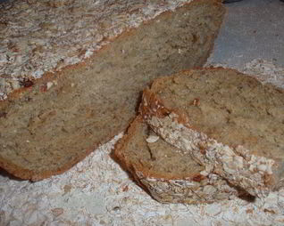 Хлеб с финиками и овсяной мукой