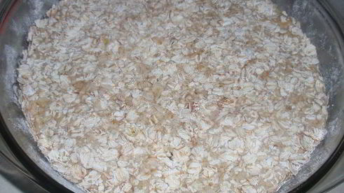 хлеб с финиками и овсяной мукой