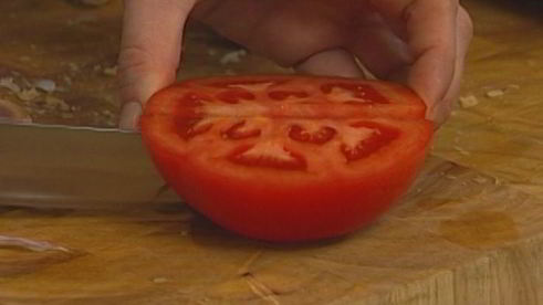 хлеб с помидором