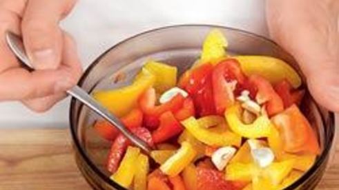 холодный мясной хлеб с летней сальсой