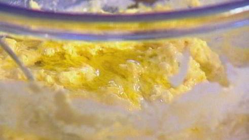 кукурузный хлеб с голубым сыром