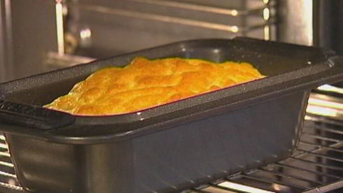 кукурузный хлеб с голубым сыром