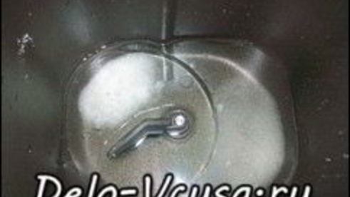 луковый белый хлеб в хлебопечке