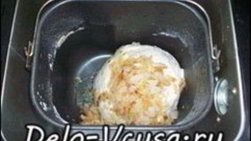 луковый белый хлеб в хлебопечке