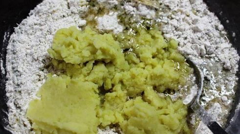 пшенично-ржаной хлеб с картофелем и сыром