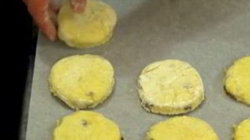 сконы с апельсиновой цедрой и изюмом