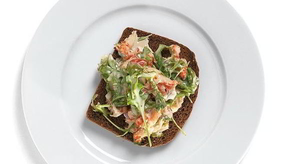 Рецепт Тостов из ржаного хлеба с раковым салатом