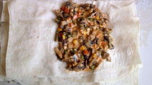 фаршированный овощами лаваш в духовке